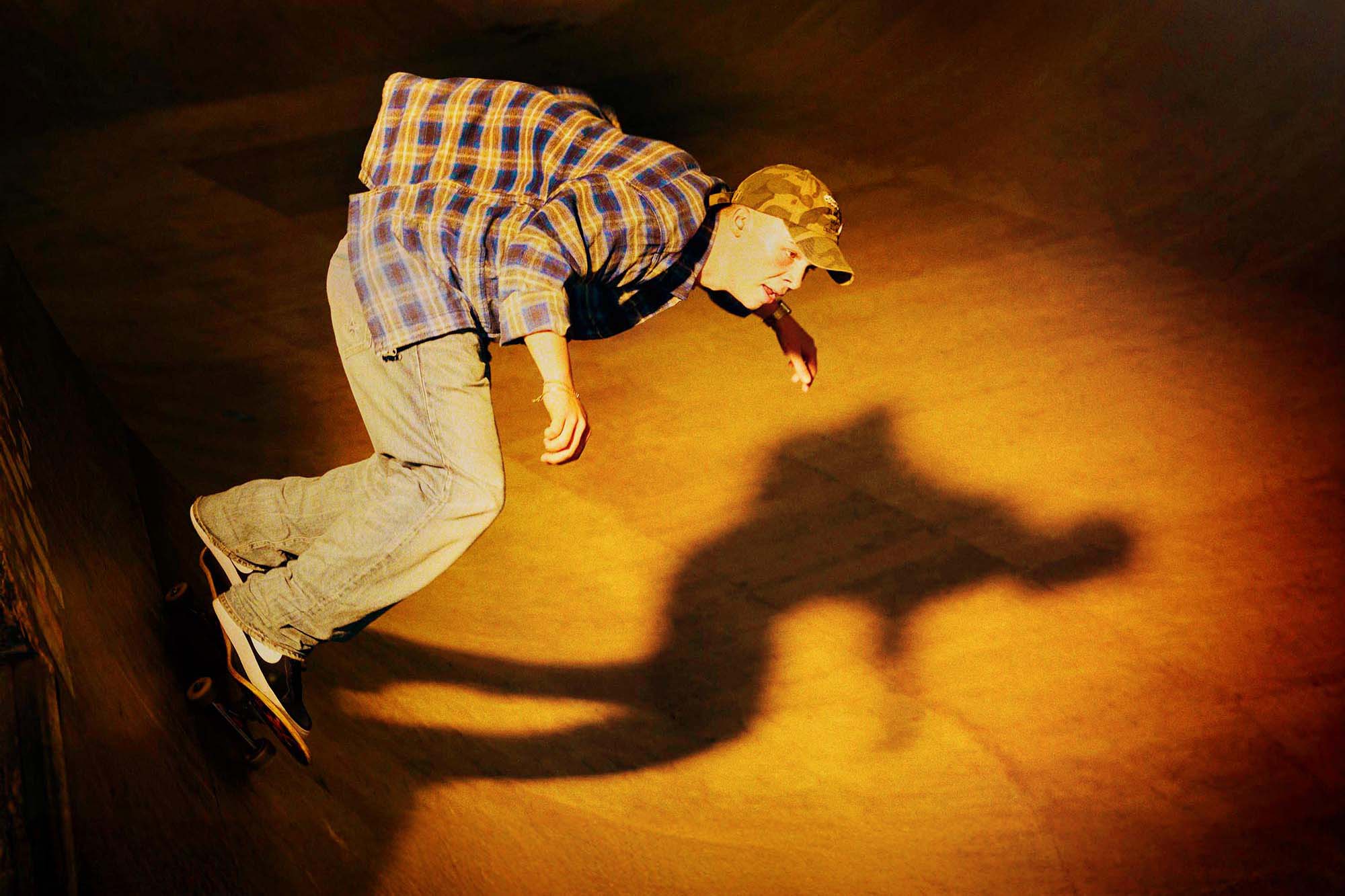 http://Skater,%20skateboarder,%20skateboarder%20moving%20around%20bowl,%20lit%20from%20hard%20light,%20cinematic,%20bright,%20shadow,